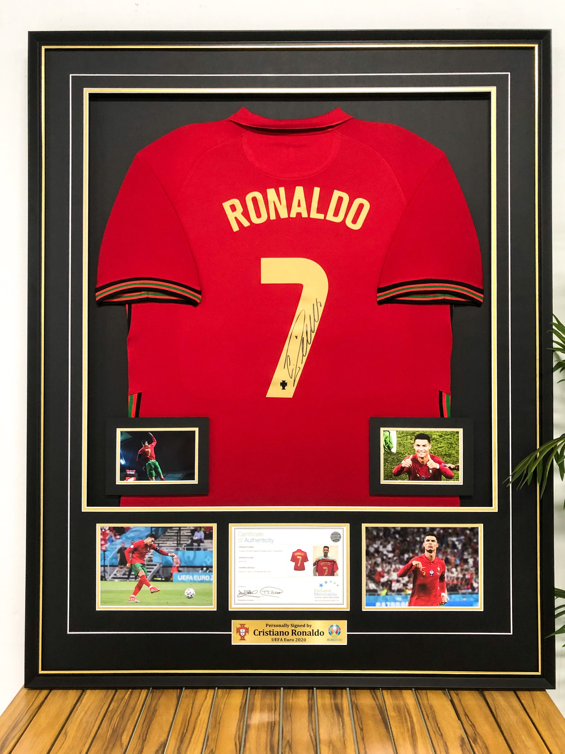 Portugal Cristiano Ronaldo national team Cristiano Ronaldo  Autographed Jersey with Standard Design Framed00001