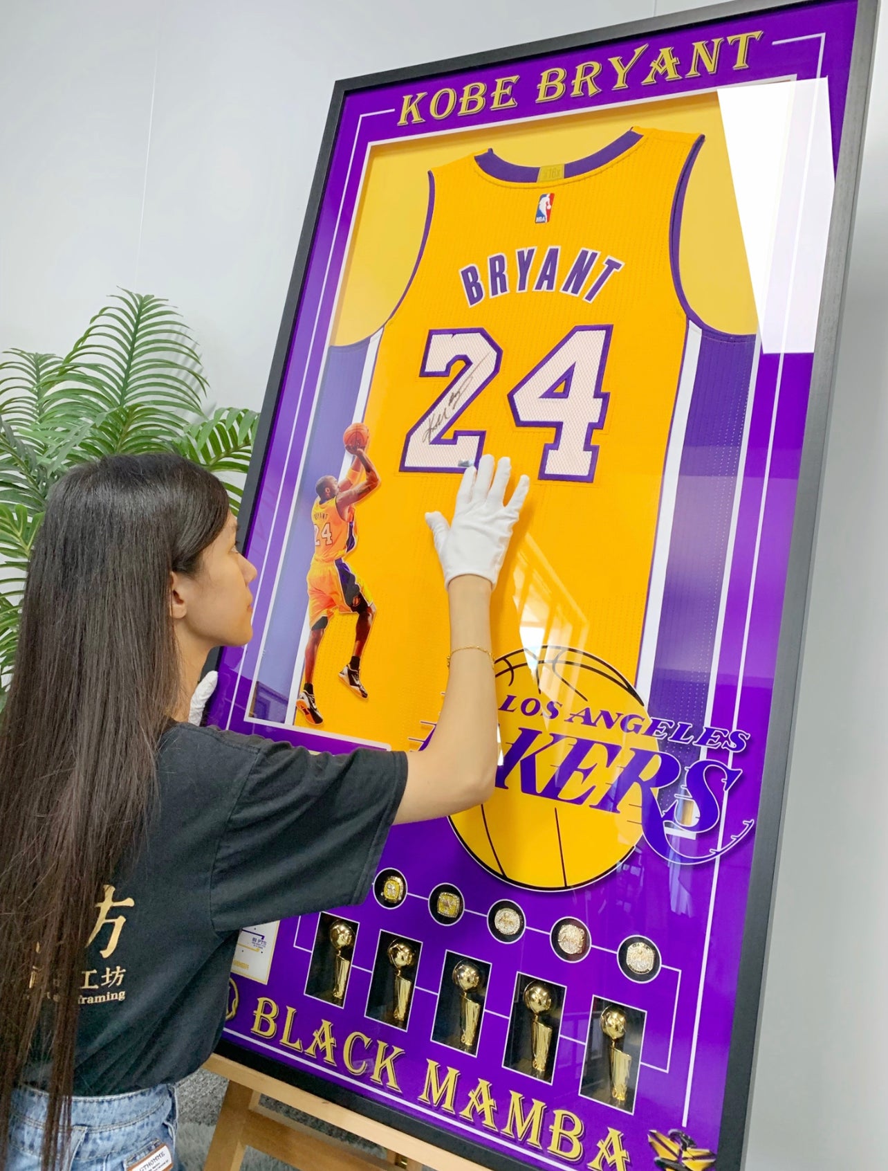 Los Angeles Lakers Kobe Bryant Autographed Jersey with Personalized Custom Design Framed 000047