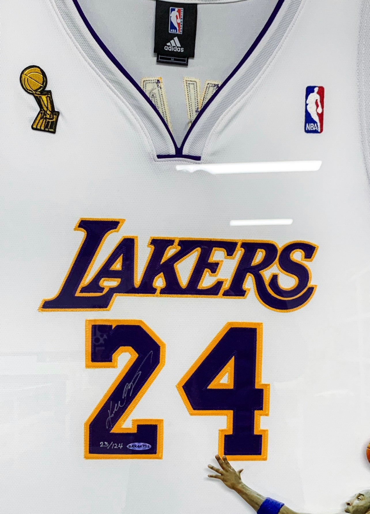 Los Angeles Lakers Kobe Bryant Autographed Jersey with Personalized Custom Design Framed 000048