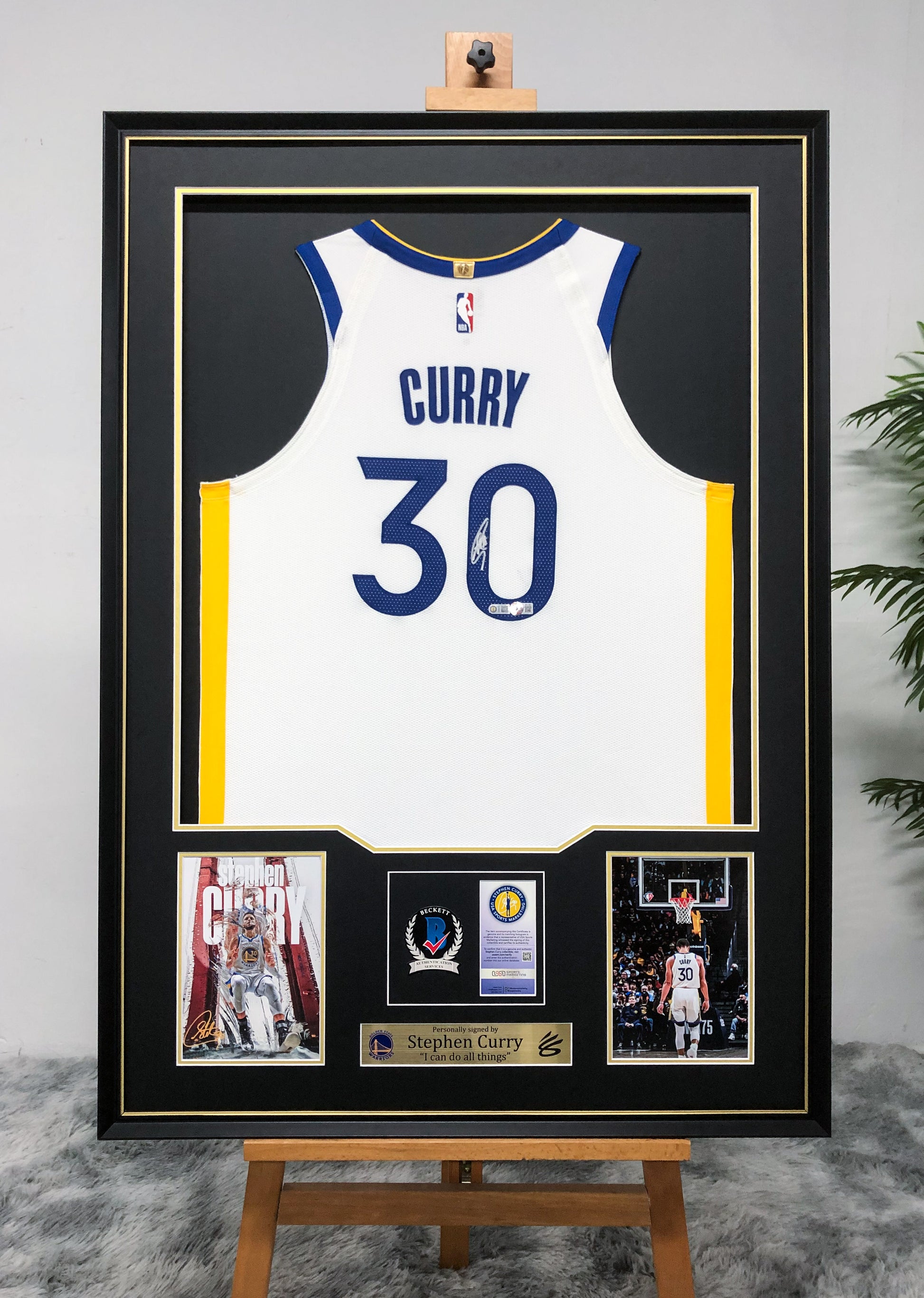 Golden State Warriors Stephen Curry Autographed Jersey with Standard Design Framed000032