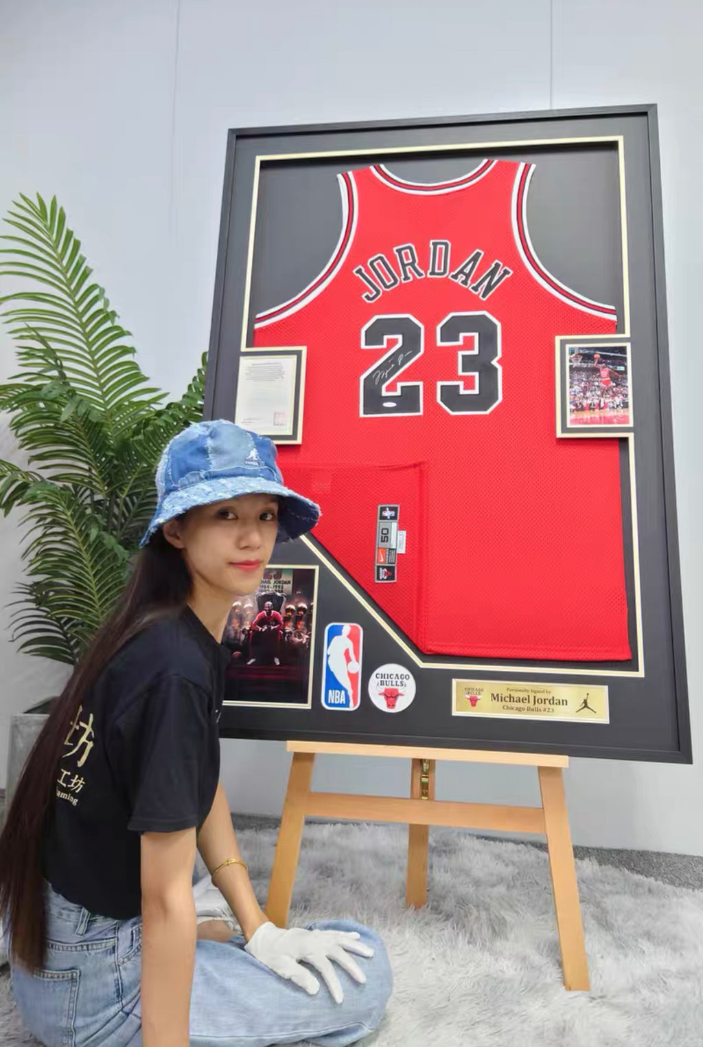 Chicago Bulls Michael Jordan Autographed Jersey with Standard Design Framed 00081