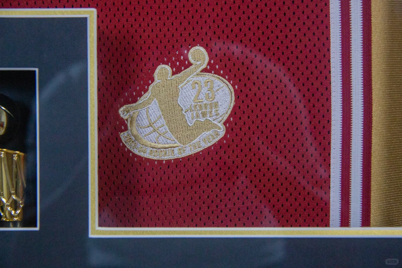 Cleveland Cavaliers LeBron James Autographed Jersey with Personalized Custom Design Framed 000019
