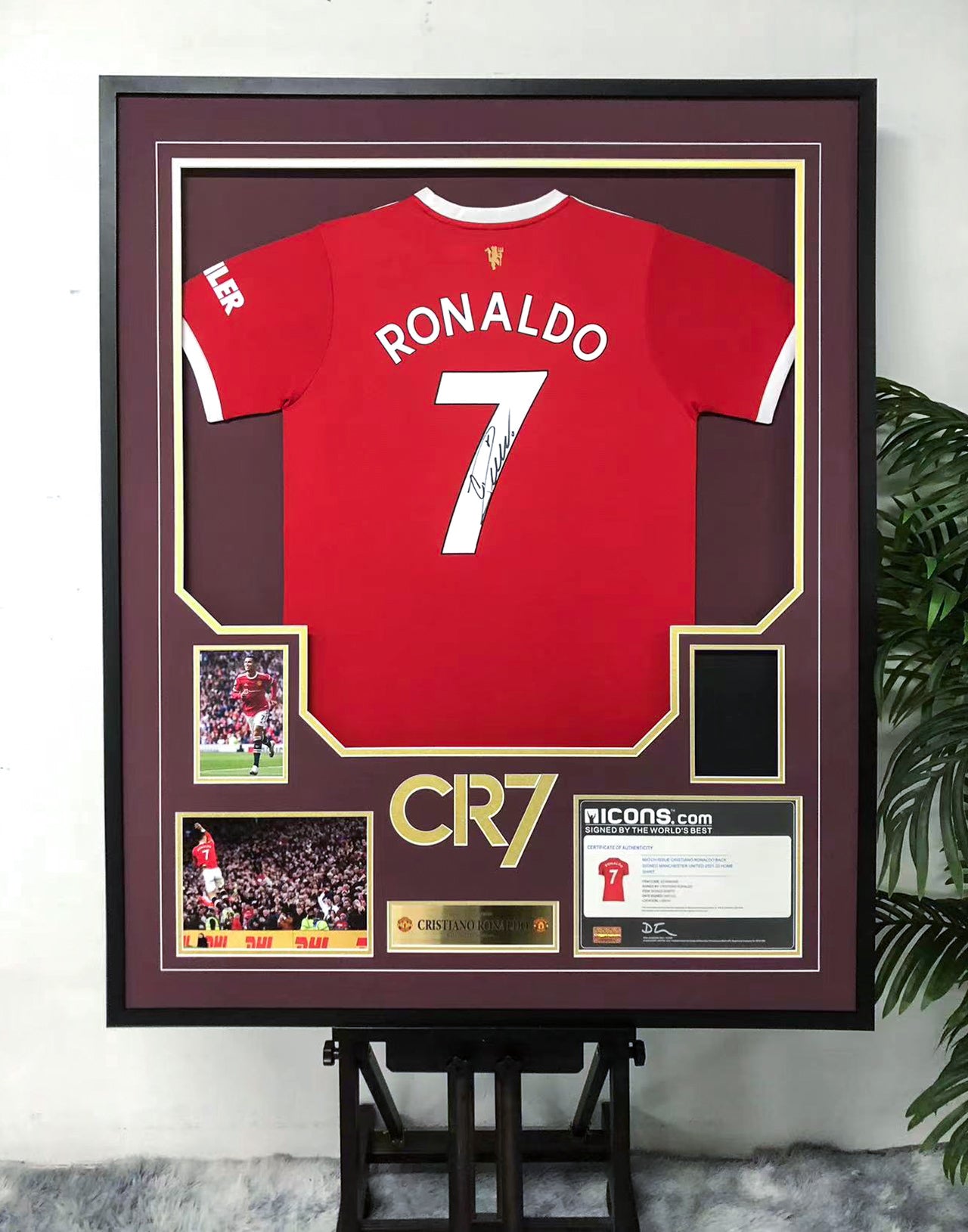 Manchester United Cristiano Ronaldo Autographed Jersey with Personalized Custom Design Framed 00085