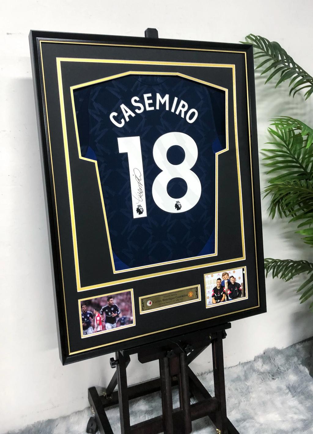 Manchester United Carlos Casemiro  Autographed Jersey with Personalized Custom Design Framed 00075