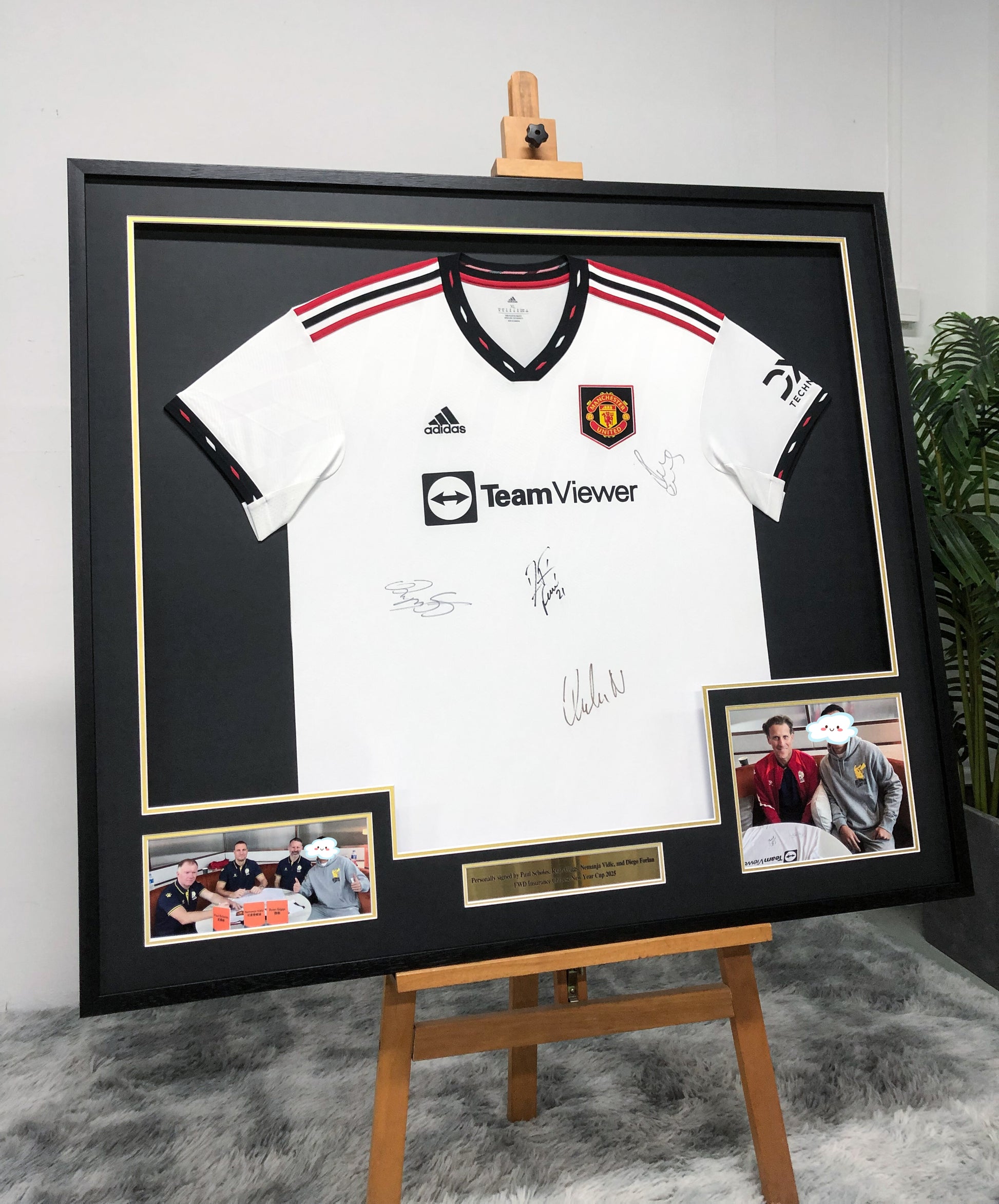 Manchester United Autographed Jersey with Personalized Custom Design Framed 00039