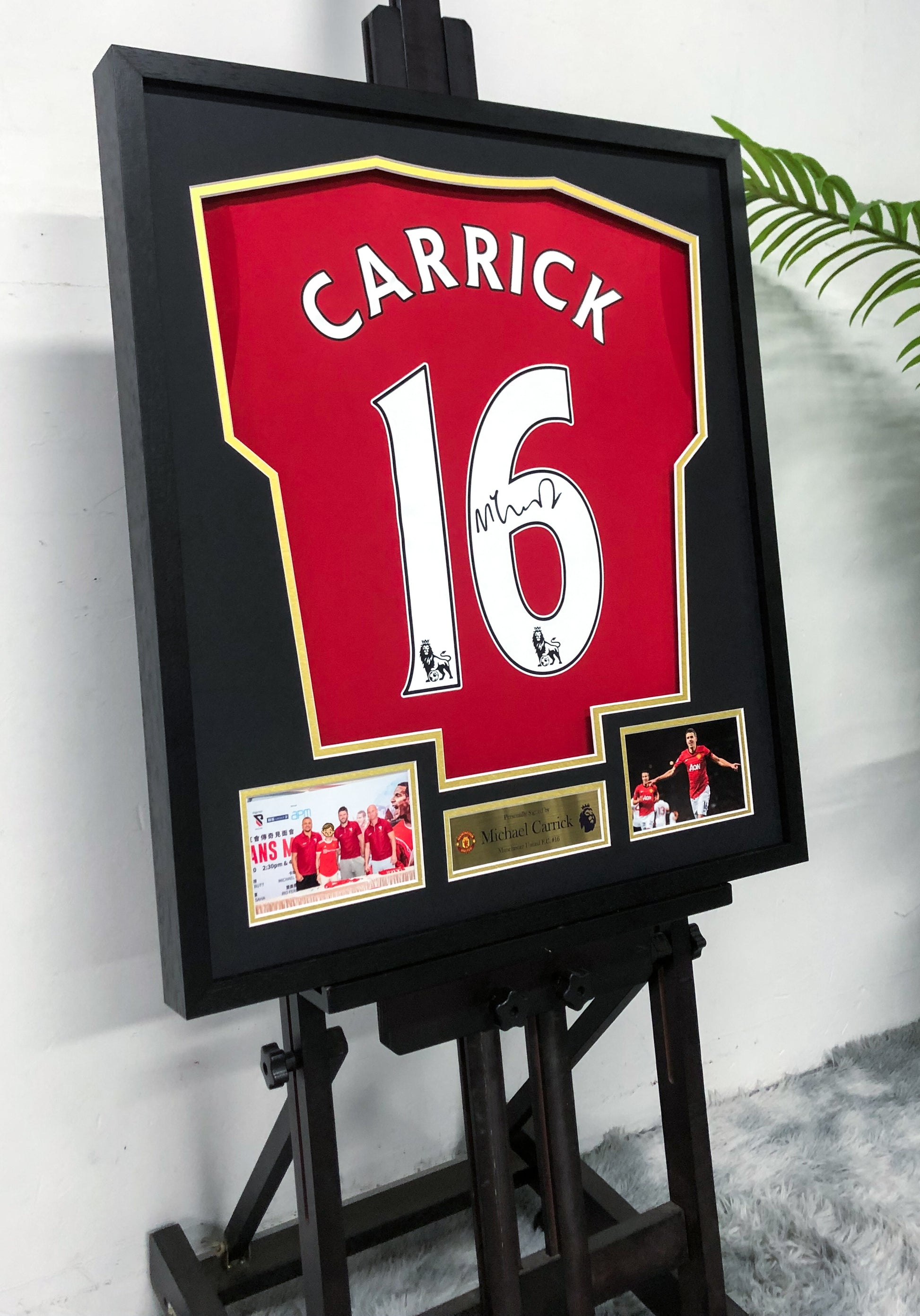 Manchester United Ferguson Autographed Jersey with Personalized Custom Design Framed 000090