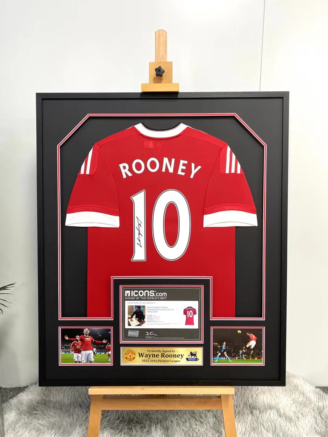 Manchester United Wayne Rooney Football Club Autographed Jersey with Standard Design Framed 000059