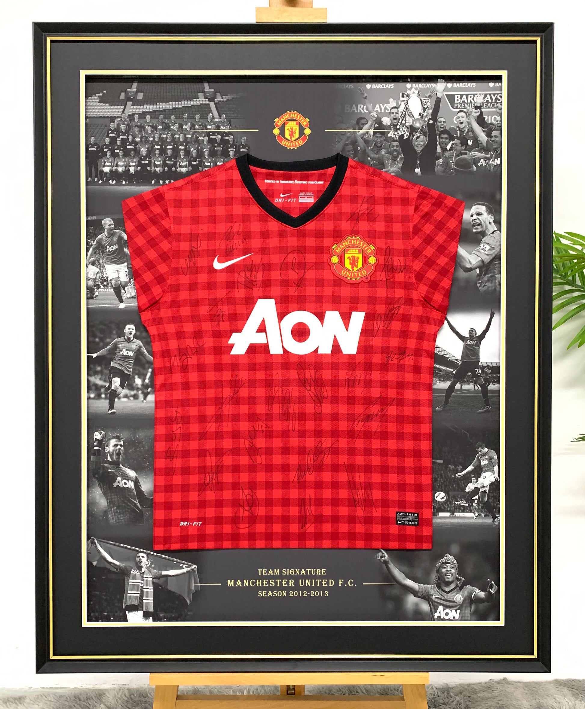 Manchester United Autographed Jersey with Personalized Custom Design Framed 00037