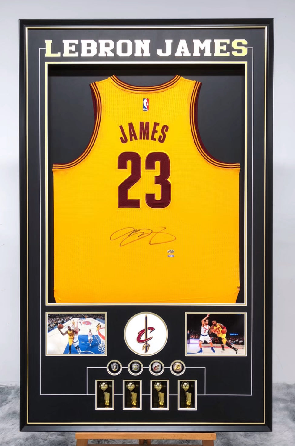 Cleveland Cavaliers LeBron James Autographed Jersey with Standard Design Framed000018