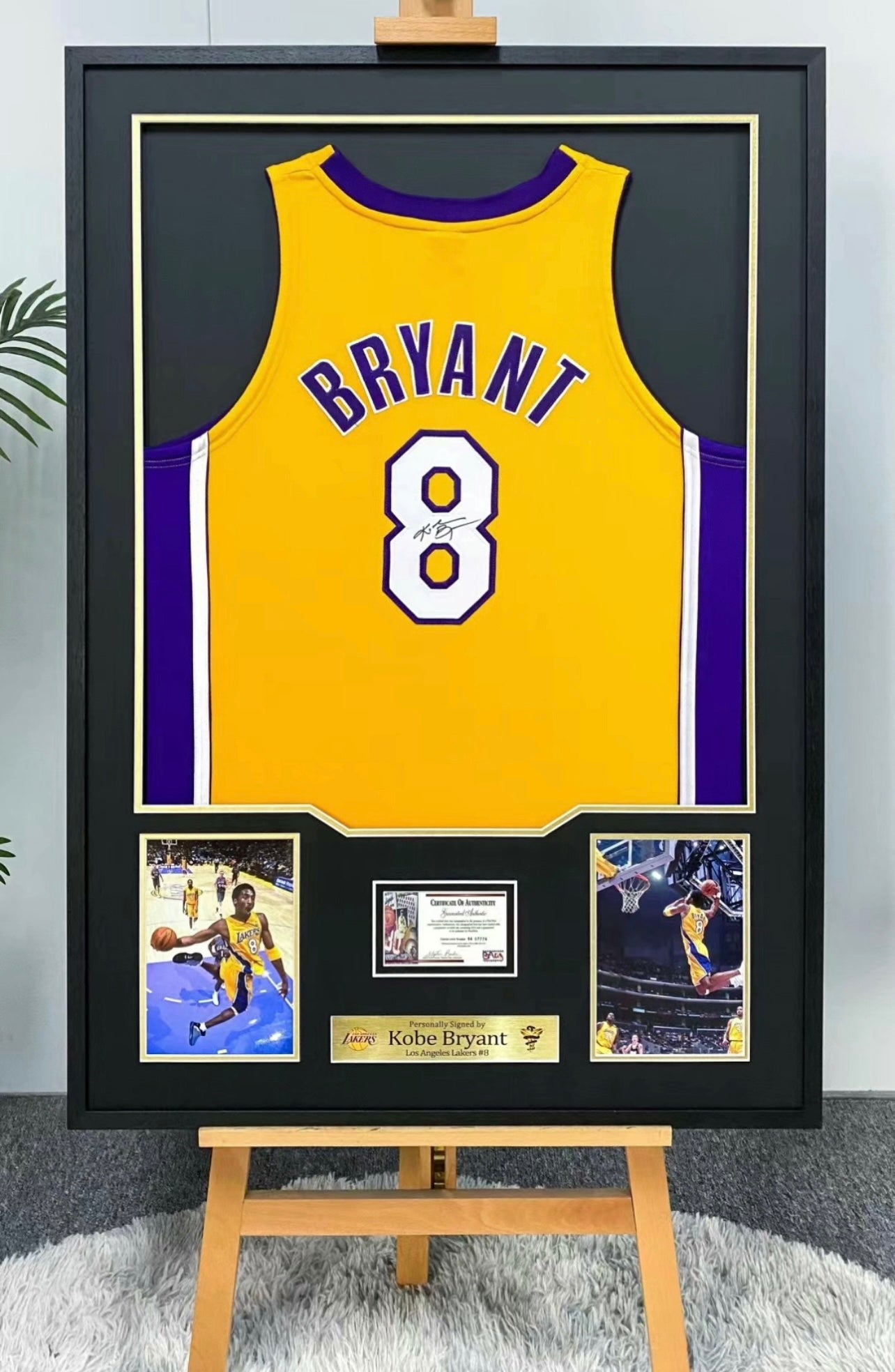 Los Angeles Lakers Kobe Bryant Autographed Jersey with Personalized Custom Design Framed 000073