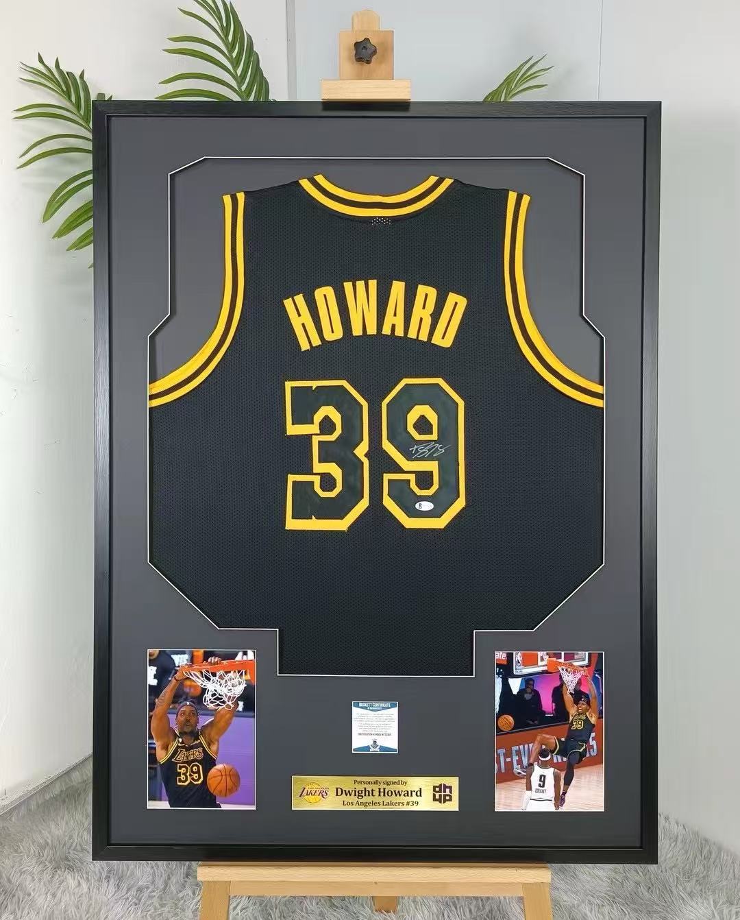 Los Angeles Lakers Dwight Howard Autographed Jersey with Standard Design Framed