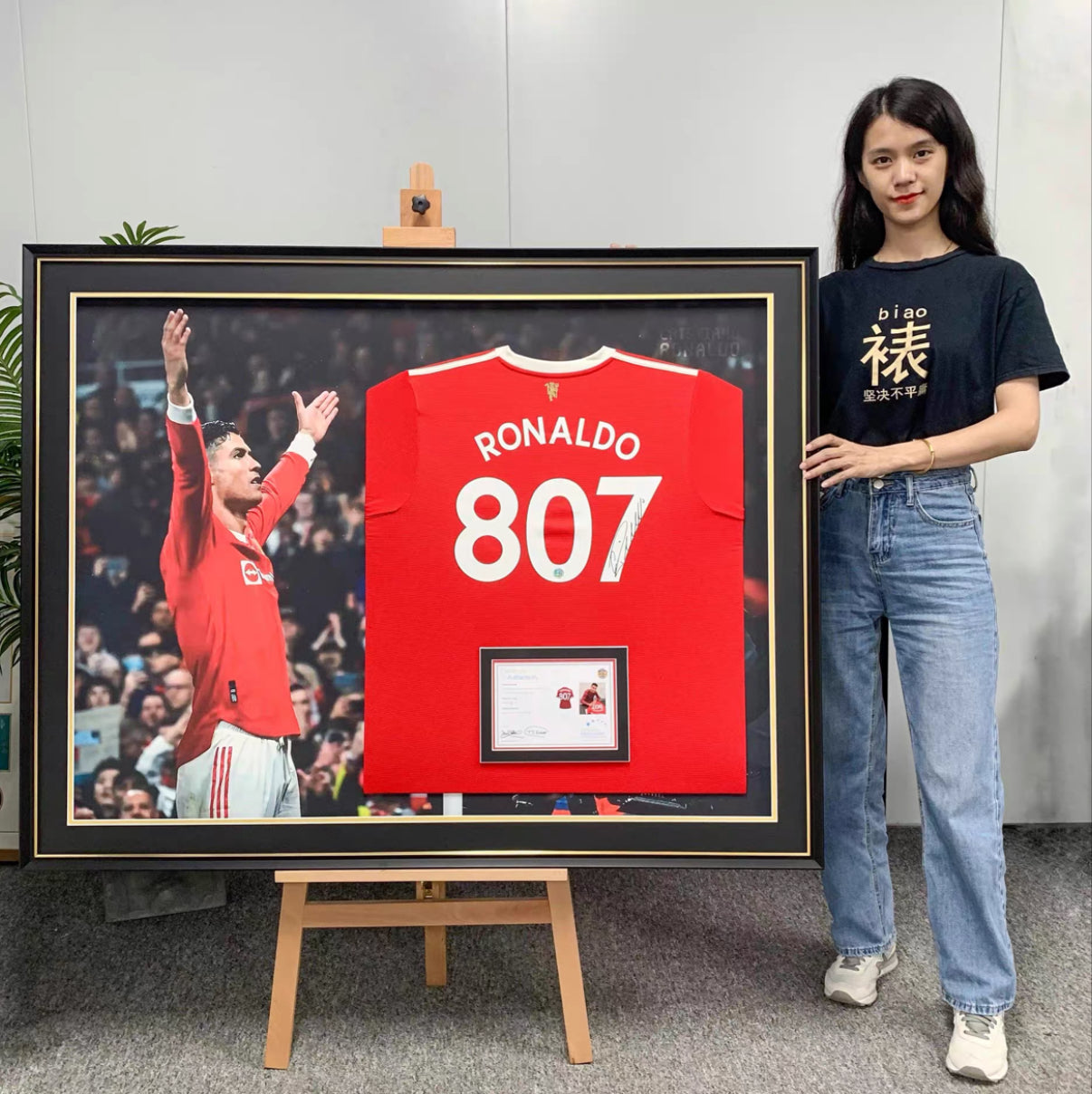 Manchester United Cristiano Ronaldo Autographed Jersey with Personalized Custom Design Framed 00008