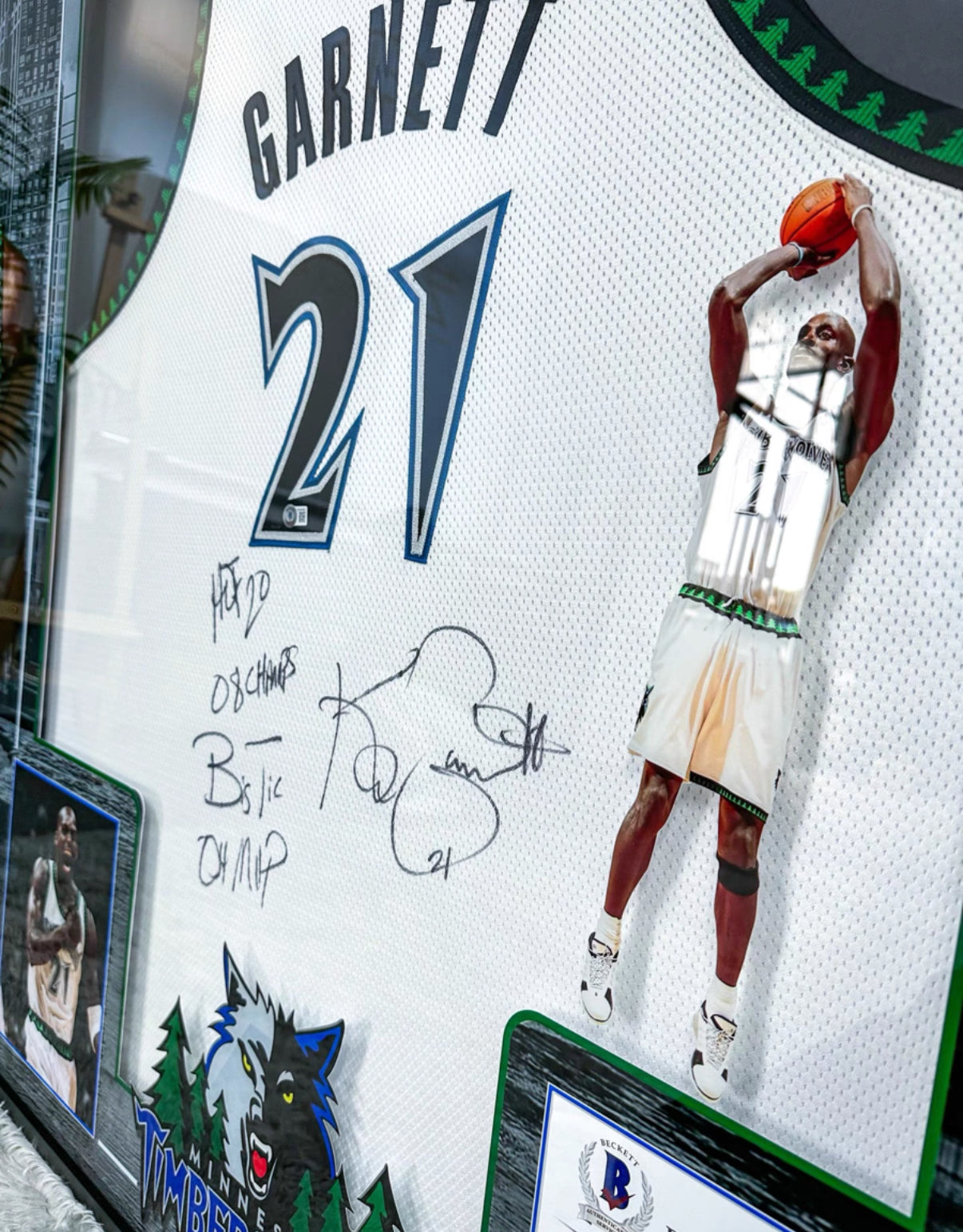 Minnesota Timberwolves Kevin Garnett Autographed Jersey with Personalized Custom Design Framed 00001