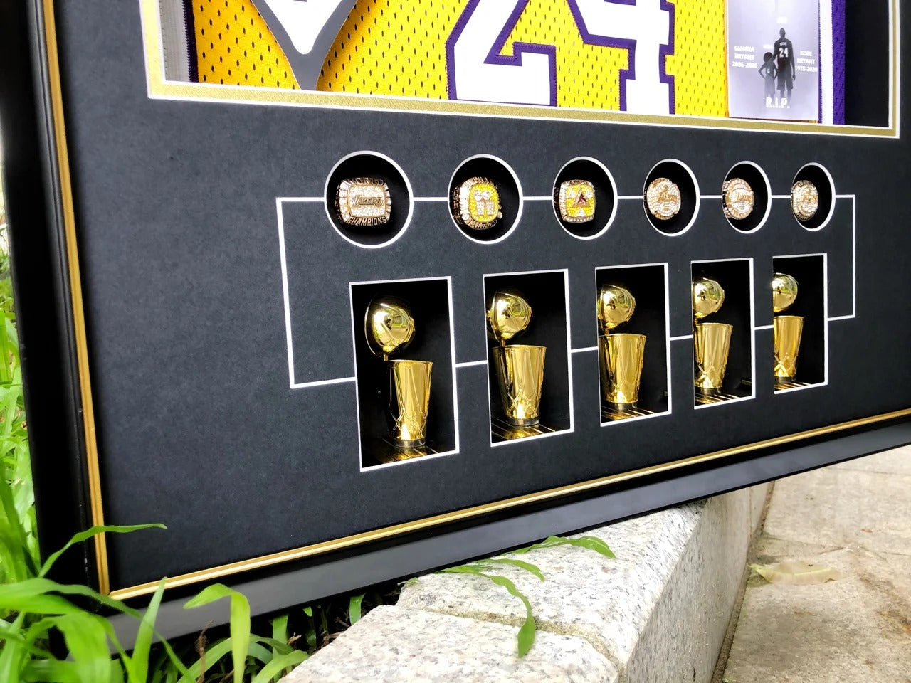 Los Angeles Lakers Kobe Bryant Autographed Jersey with Personalized Custom Design Framed 000044