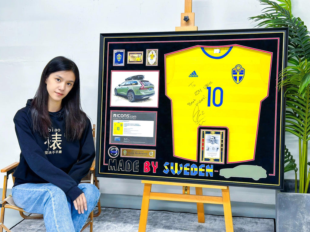 Sweden Zlatan Ibrahimović Autographed Jersey with Personalized Custom Design Framed 000090