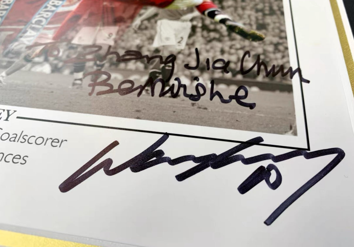 Manchester United Wayne Rooney Autographed Jersey with Personalized Custom Design Framed 00004