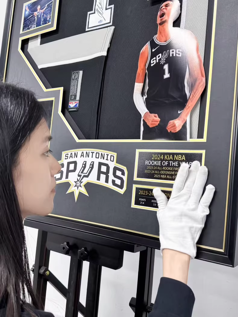 San Antonio Spurs Wembanyama Autographed Jersey with Personalized Custom Design Framed 00001