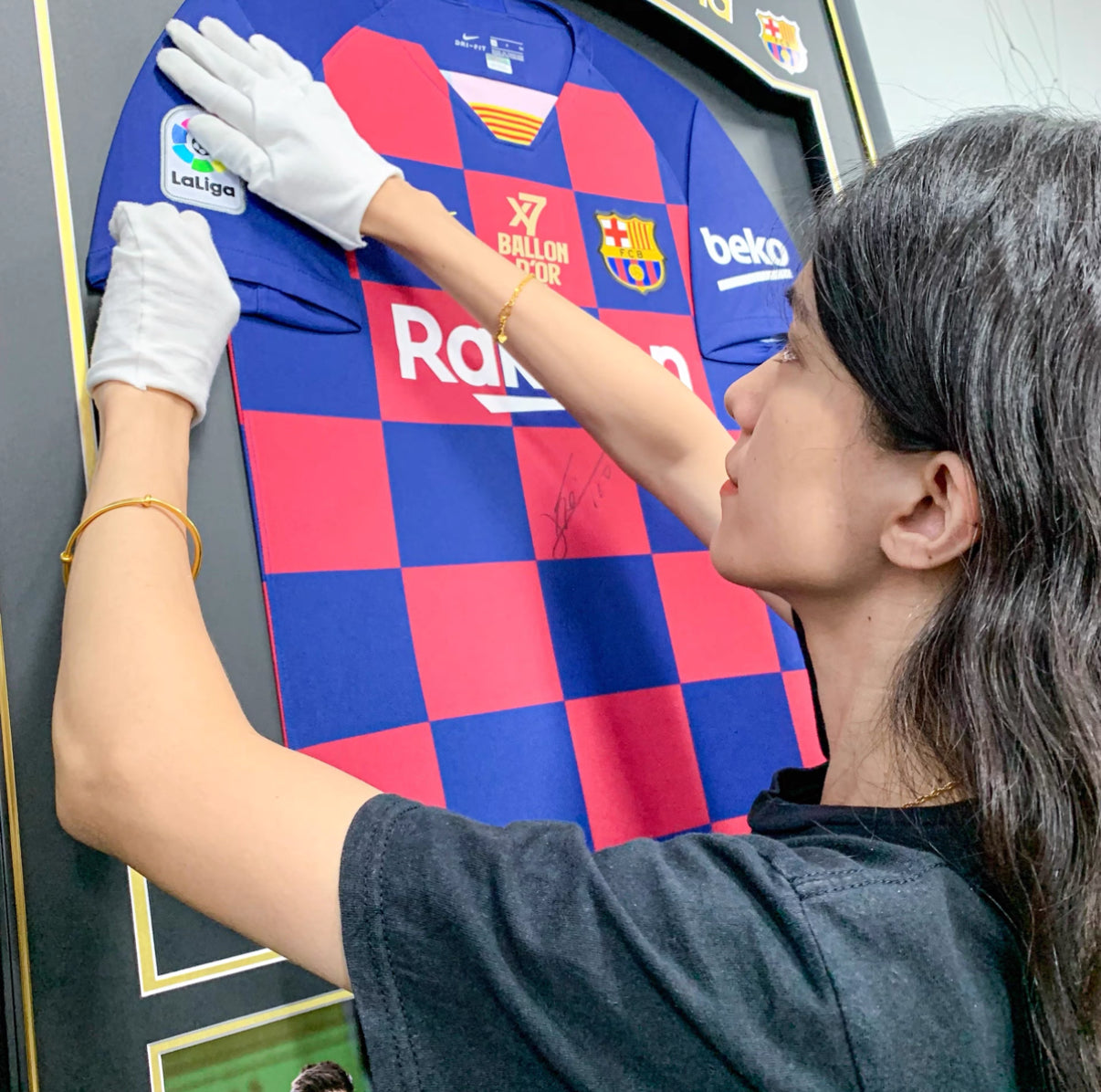 FC Barcelona Lionel Messi Autographed Jersey with Personalized Custom Design Framed 00009