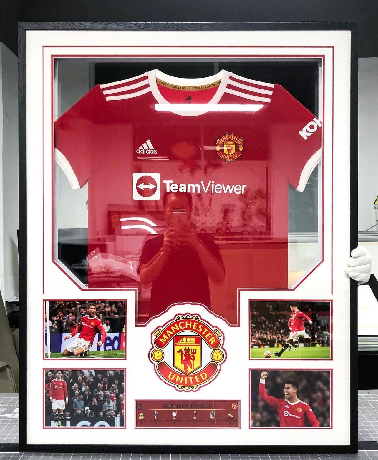 Manchester United Cristiano Ronaldo Autographed Jersey with Personalized Custom Design Framed 00012