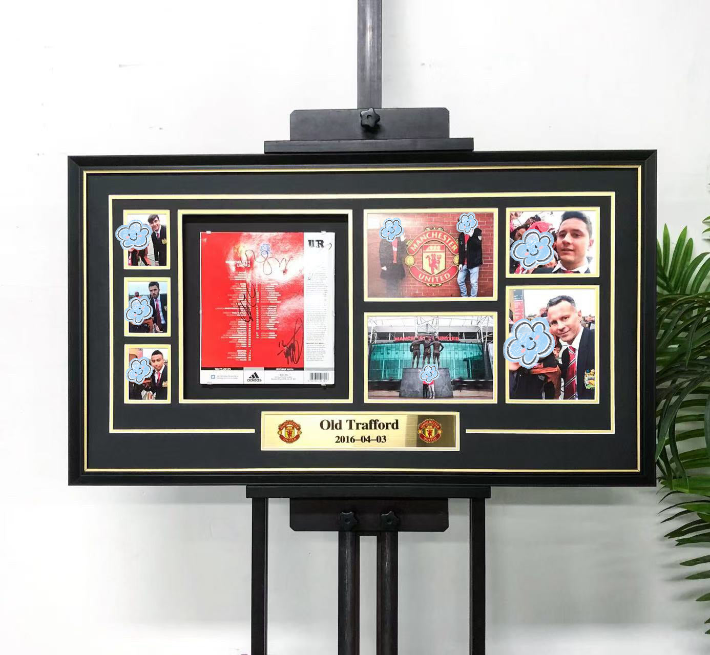 Manchester United Framed Personalized Keepsakes: Magazines, Books, and Emotional Items 000058