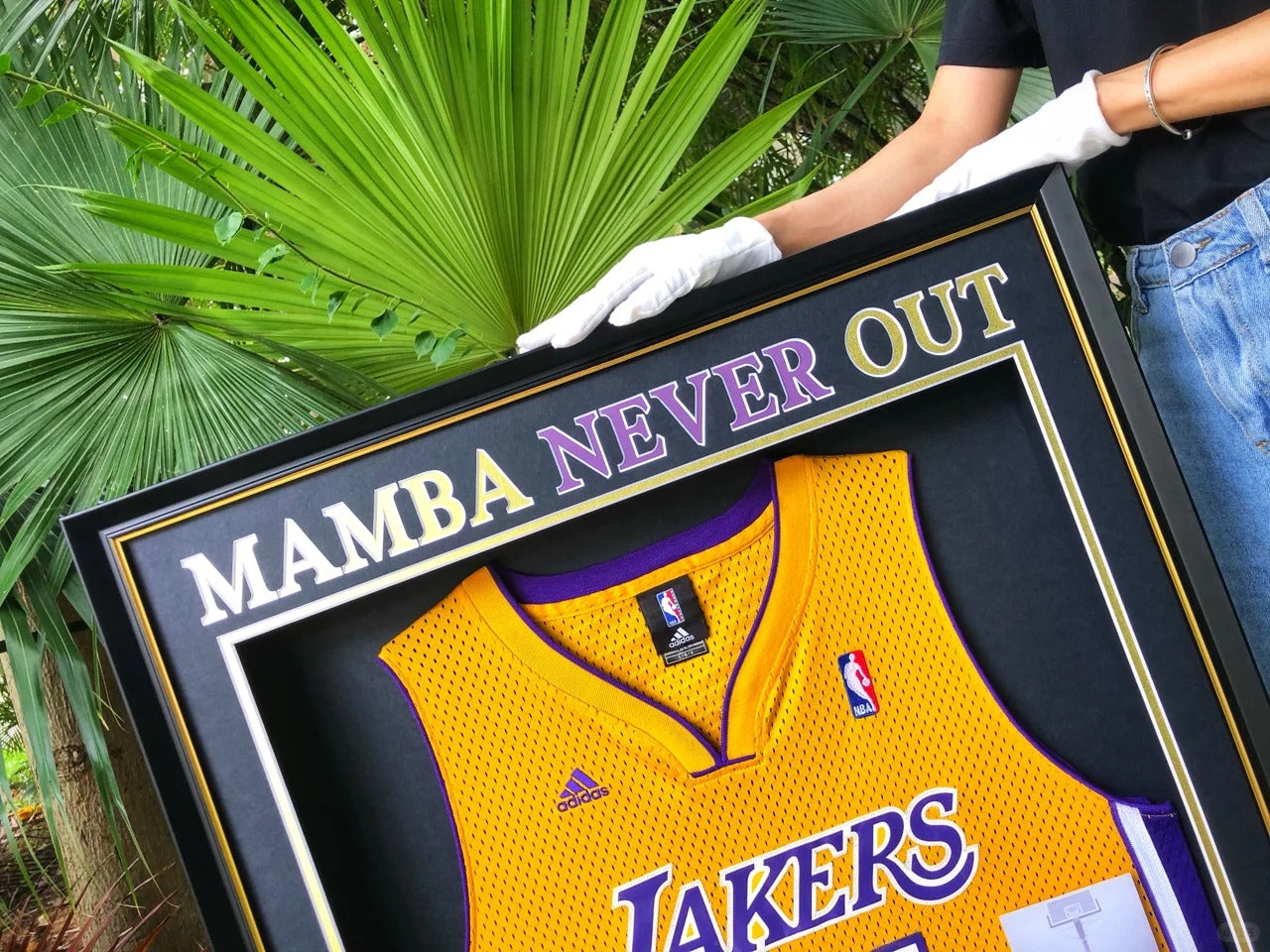 Los Angeles Lakers Kobe Bryant Autographed Jersey with Personalized Custom Design Framed 000044