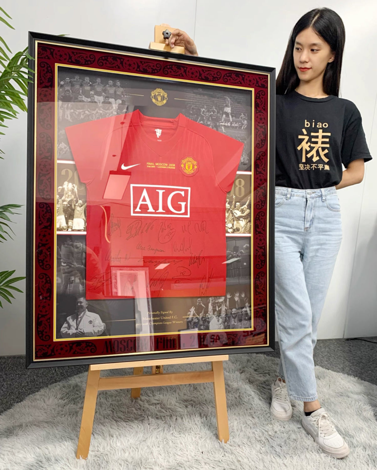 Manchester United Autographed Jersey with Personalized Custom Design Framed 000019