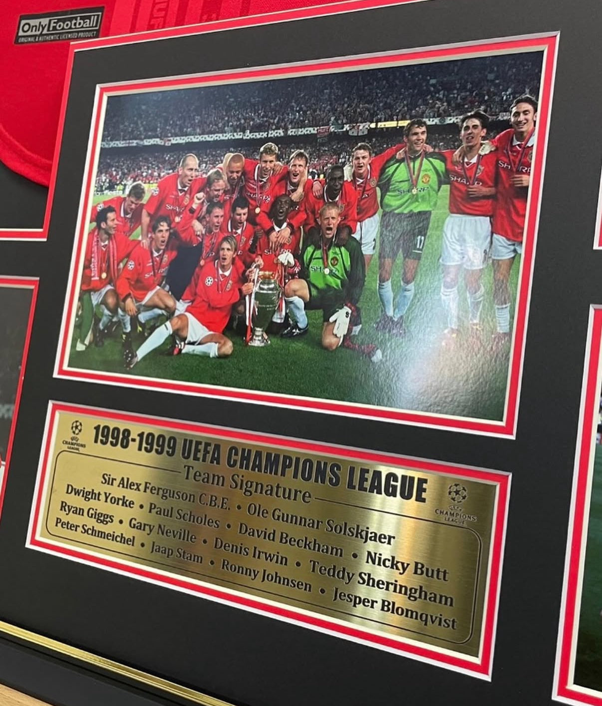Manchester United Autographed Jersey with Personalized Custom Design Framed 000032