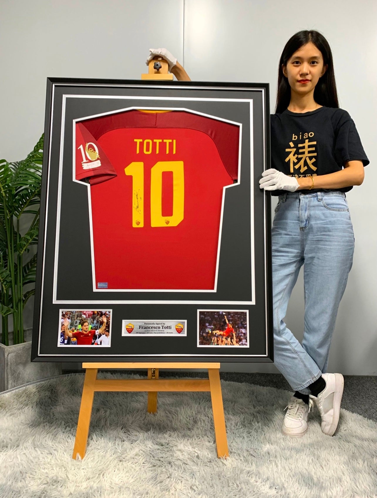 AS Roma Francesco Totti Autographed Jersey with Classic Design Framed 00002