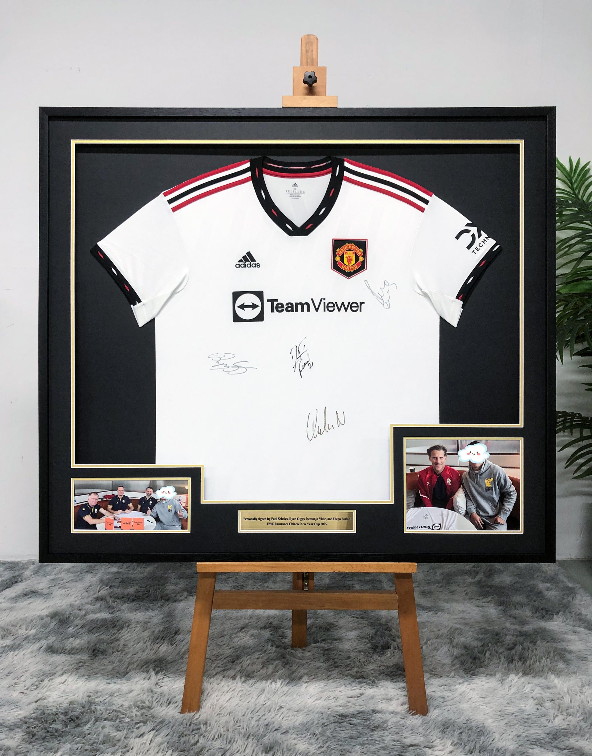 Manchester United Autographed Jersey with Personalized Custom Design Framed 00039