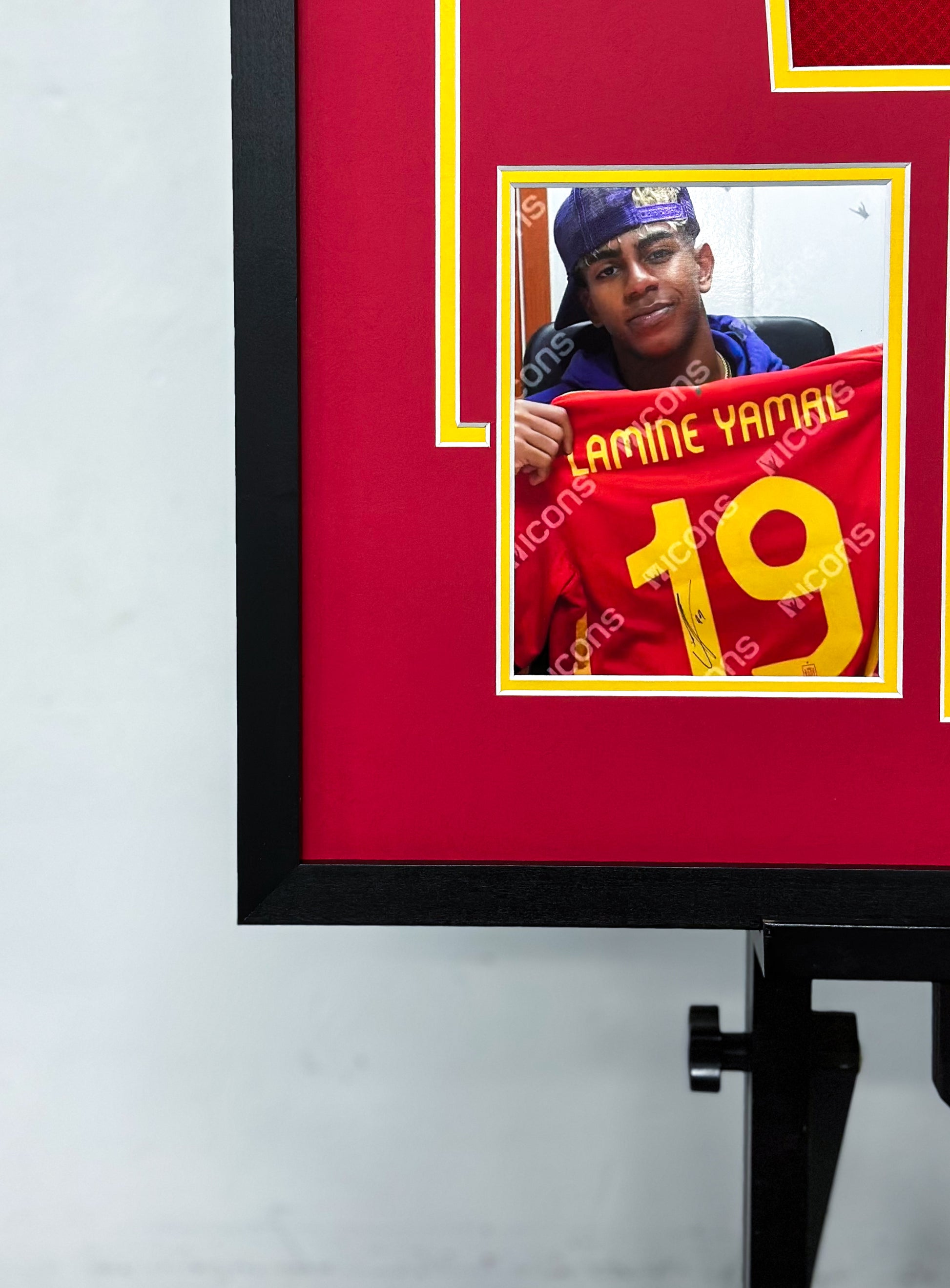 Spanish national team LAMINE YAMAL Autographed Jersey with Classic Design Framed 00002