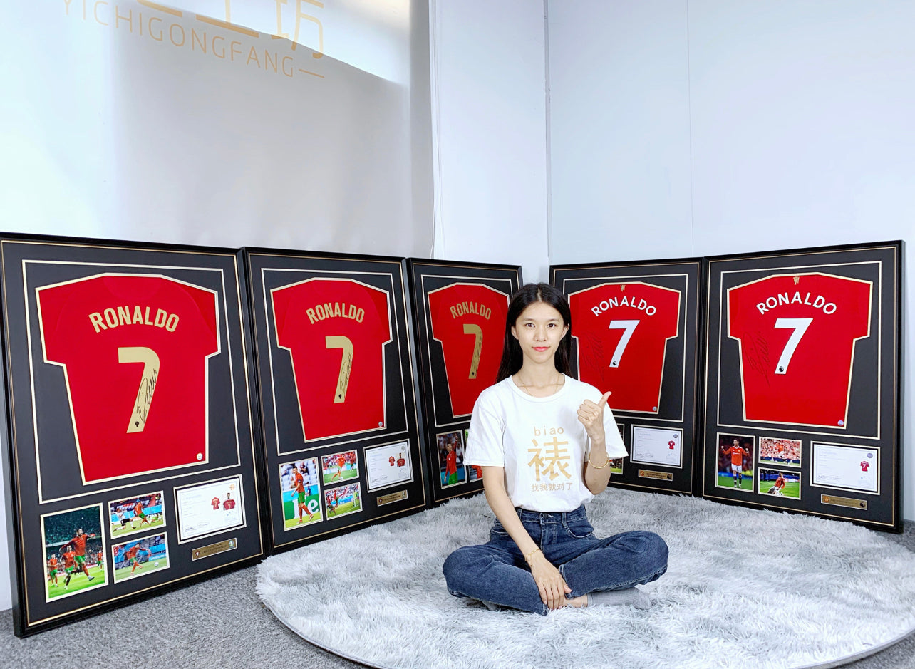 Manchester United Cristiano Ronaldo Autographed Jersey with Personalized Custom Design Framed 00040