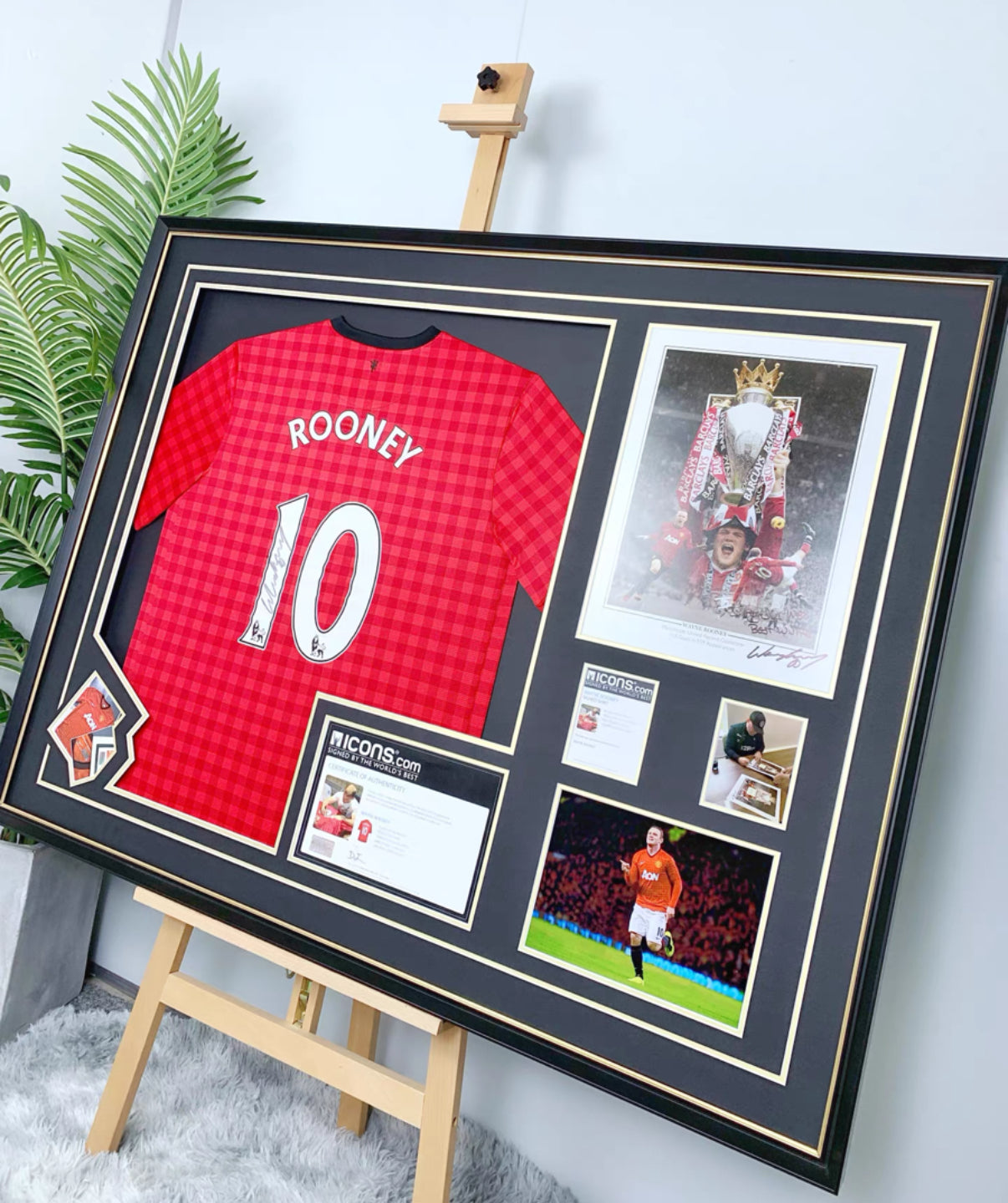 Manchester United Wayne Rooney Autographed Jersey with Personalized Custom Design Framed 000059