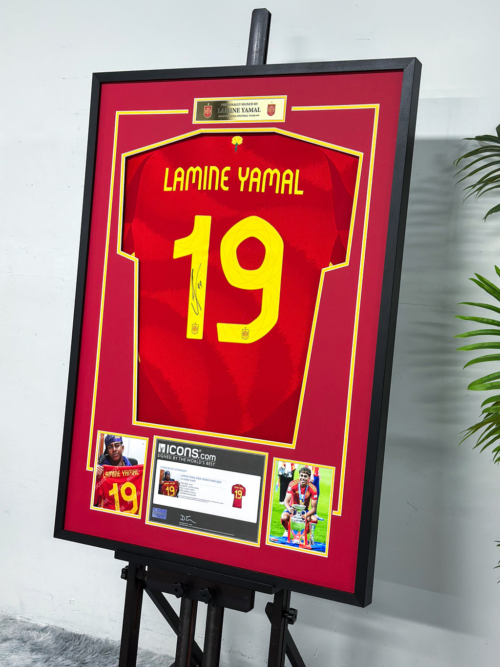 Spanish national team LAMINE YAMAL Autographed Jersey with Classic Design Framed 00002