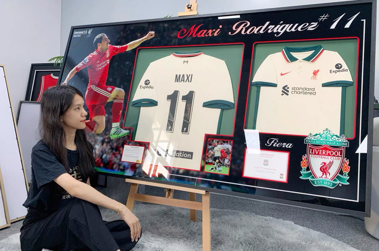 Liverpool FC Maxi Rodríguez Autographed Jersey with Personalized Custom Design Framed 000012