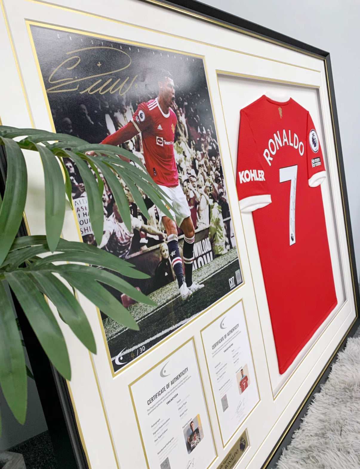 Manchester United Cristiano Ronaldo Autographed Jersey with Personalized Custom Design Framed 000032