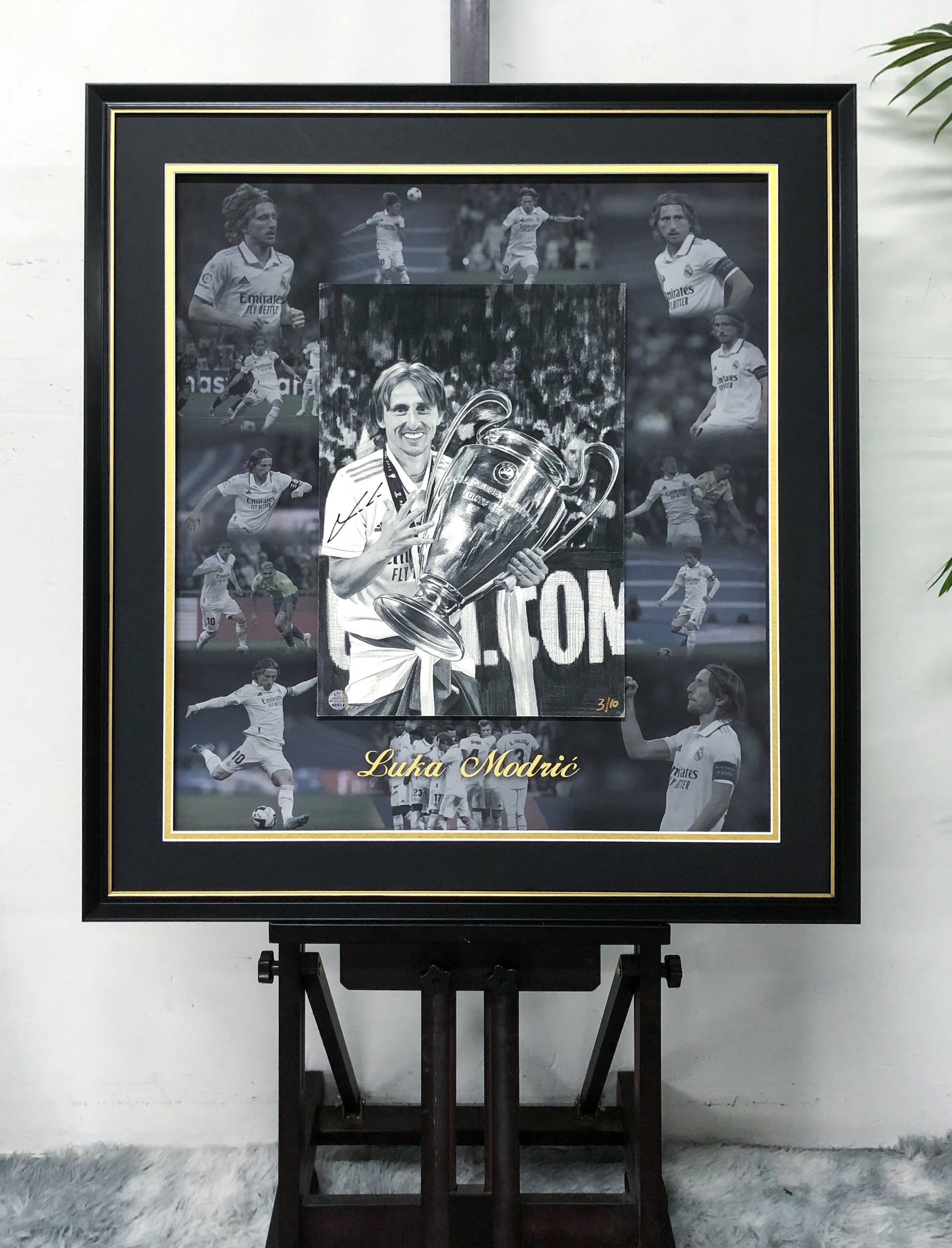 Real Madrid  Luka Modrić Poster with Personalized Custom Design Framed 000108