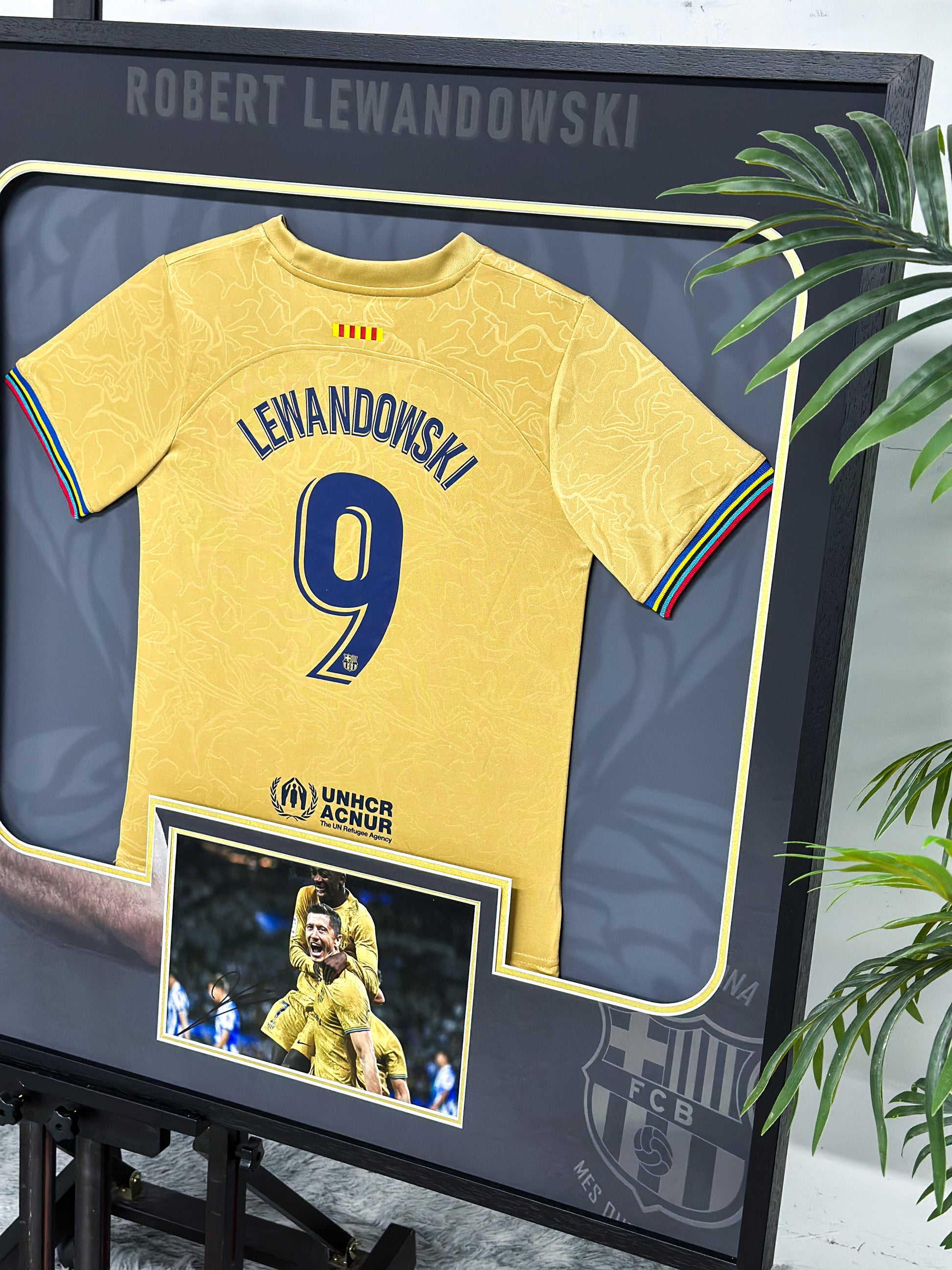 Robert Lewandowski FC Barcelona Jersey Framing 00056