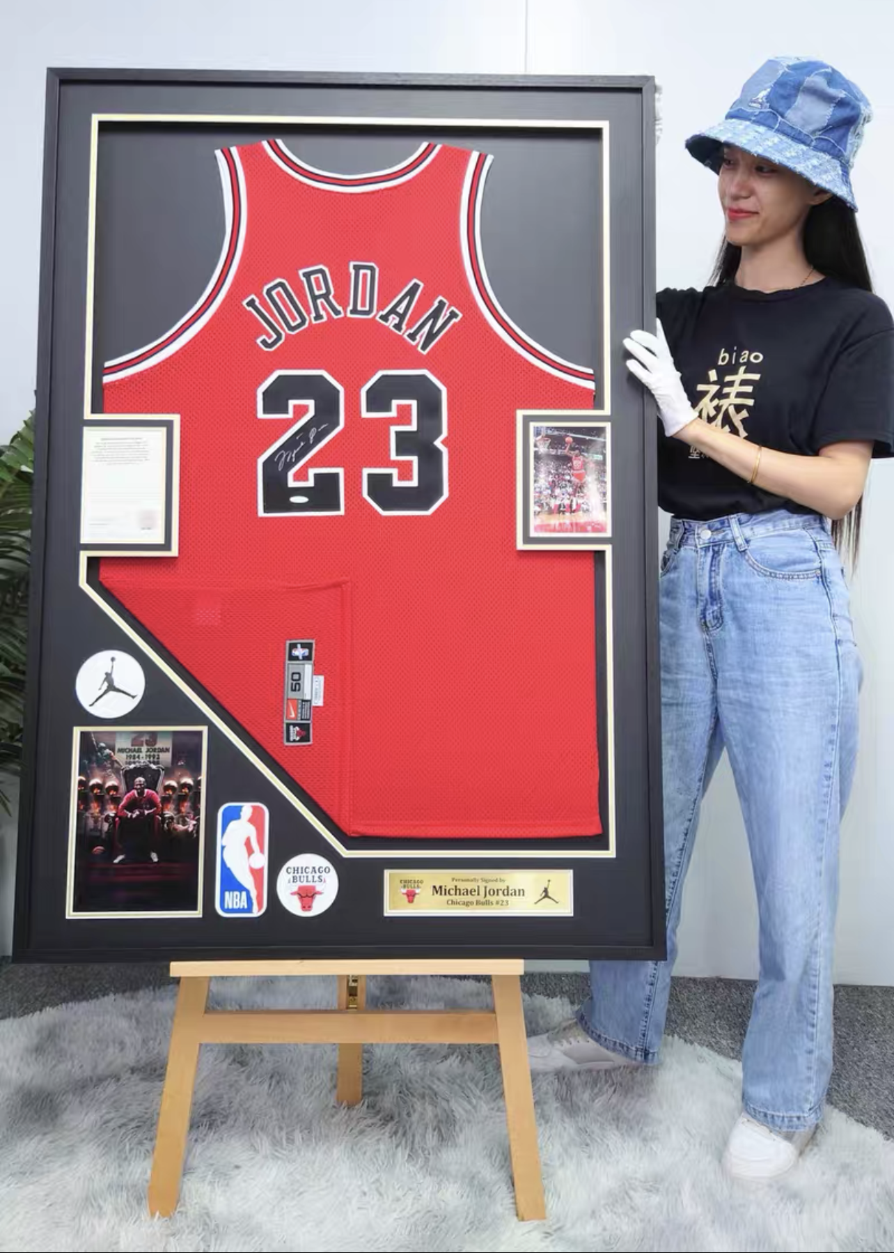 Chicago Bulls Michael Jordan Autographed Jersey with Standard Design Framed 00081