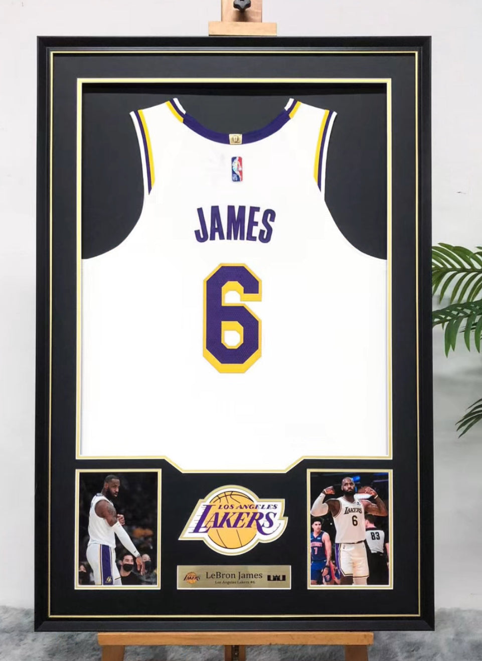 Los Angeles Lakers LeBron James Autographed Jersey with Personalized Custom Design Framed 000025
