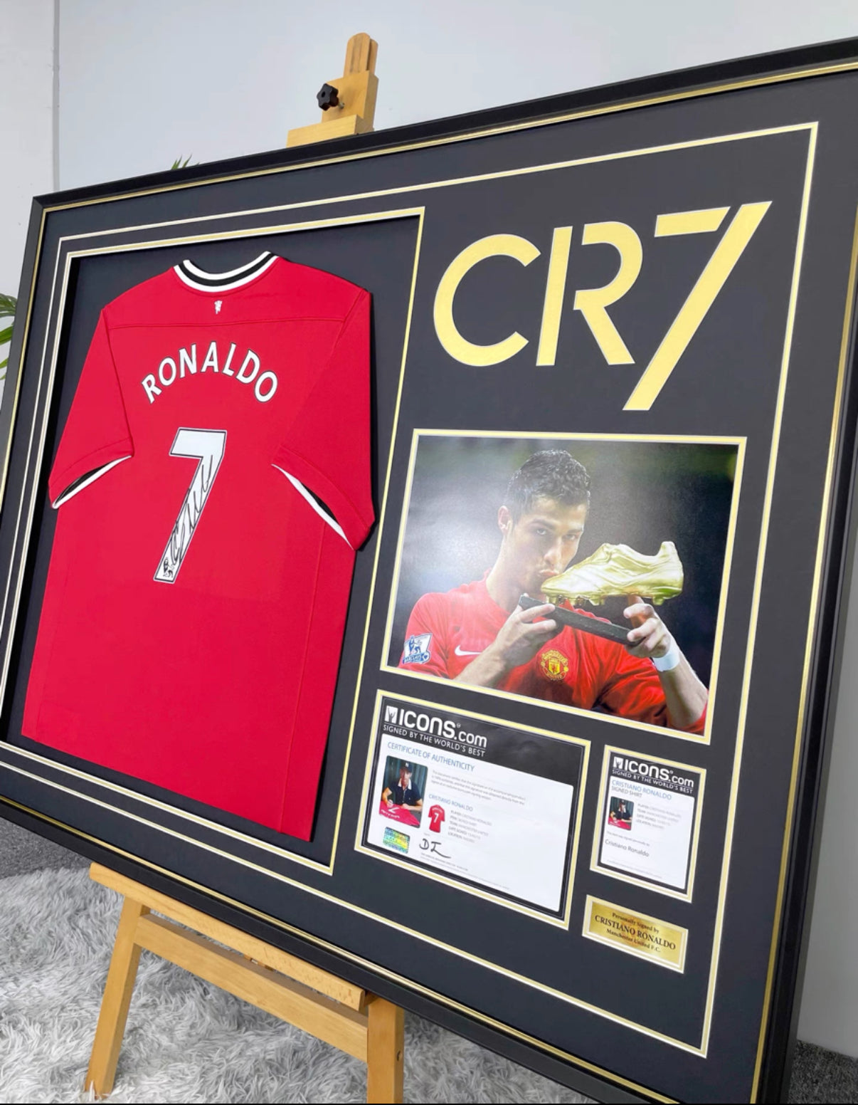 Manchester United Cristiano Ronaldo Autographed Jersey with Personalized Custom Design Framed 000010