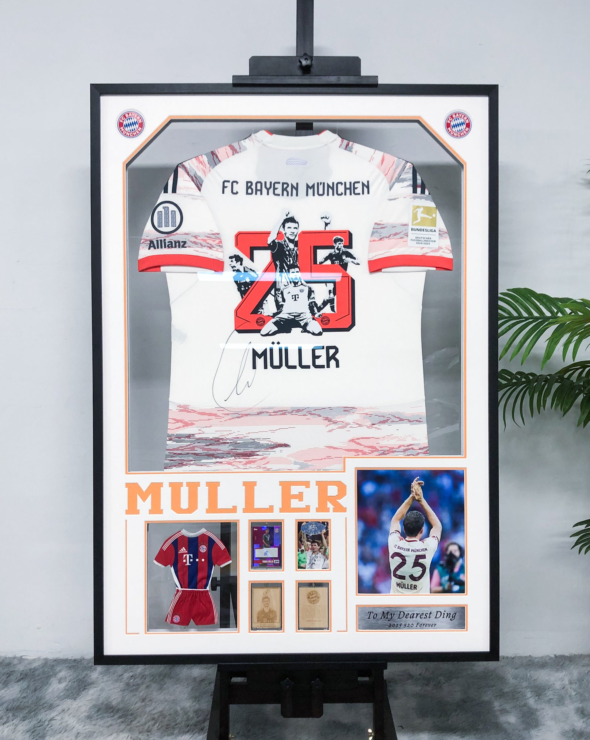 FC Bayern Munich Thomas Müller  Autographed Jersey with Personalized Custom Design Framed 00004