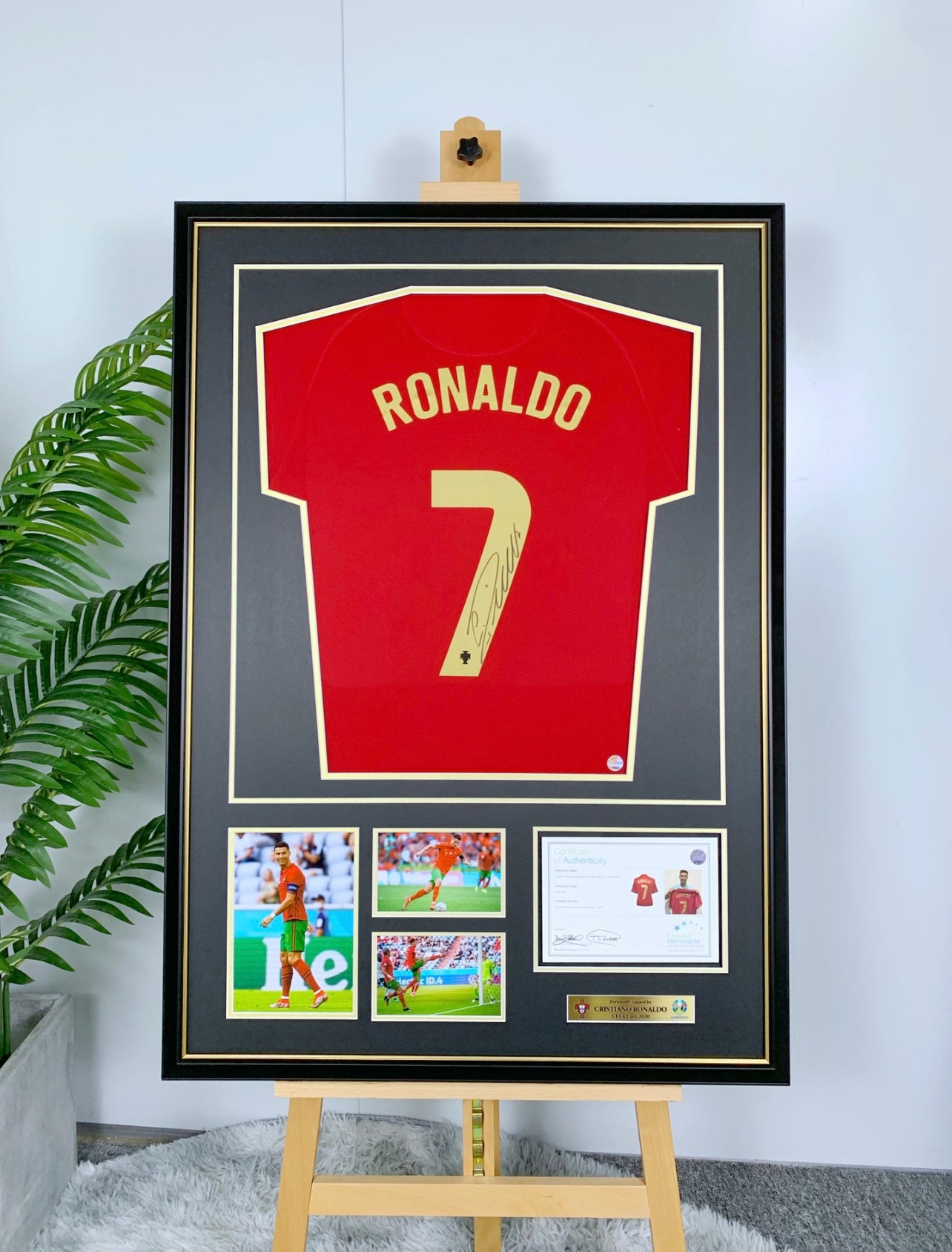 Manchester United Cristiano Ronaldo Autographed Jersey with Personalized Custom Design Framed 00040