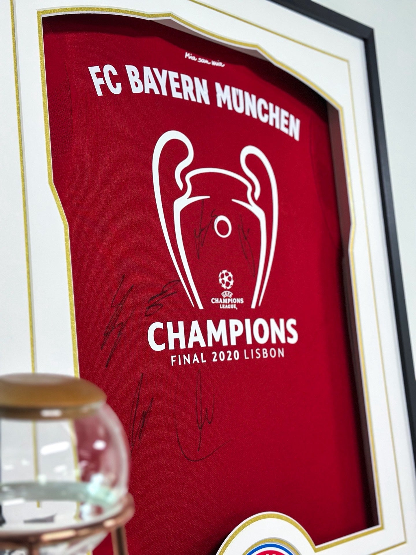 FC Bayern Munich Thomas Müller Autographed Jersey with Personalized Custom Design Framed 00008
