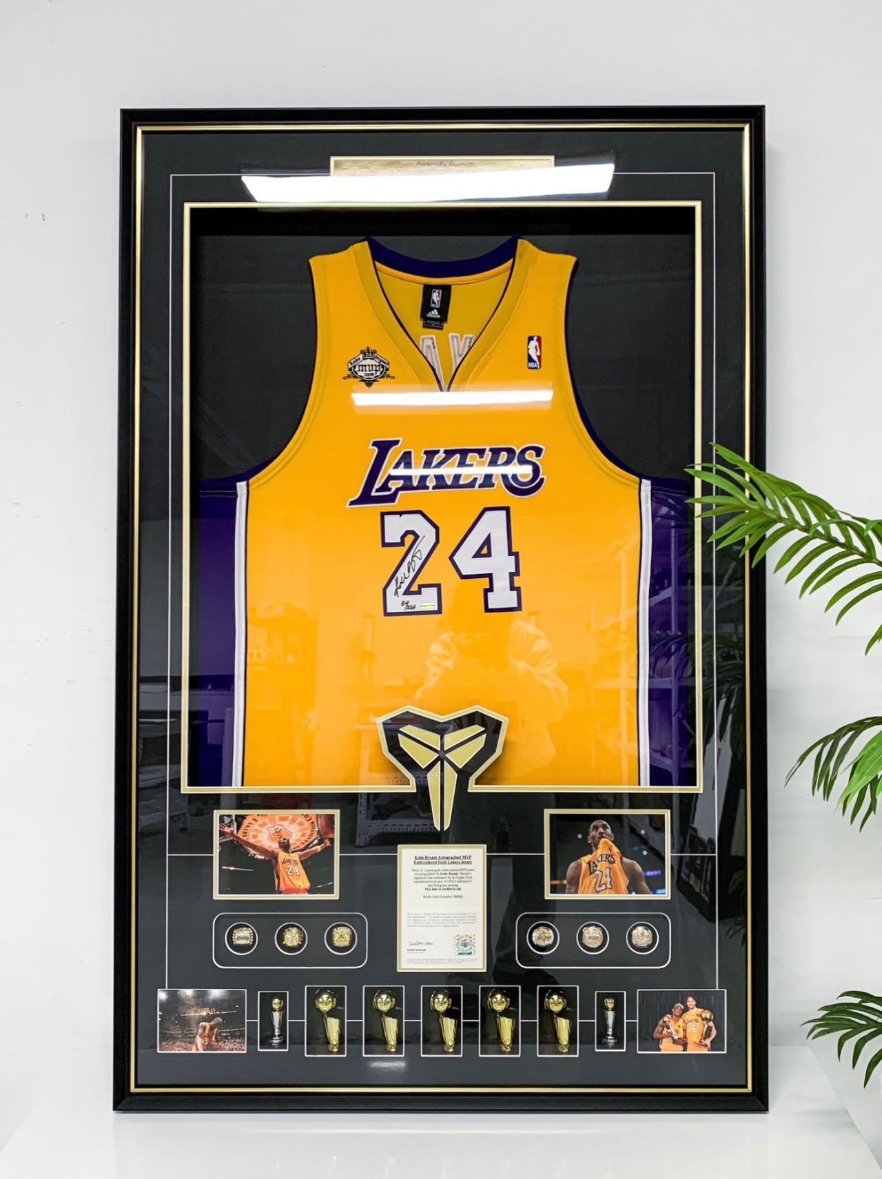 Los Angeles Lakers Kobe Bryant Autographed Jersey with Personalized Custom Design Framed 00008