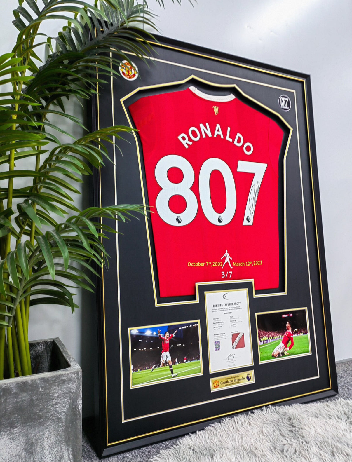 Manchester United Cristiano Ronaldo Autographed Jersey with Personalized Custom Design Framed 00081