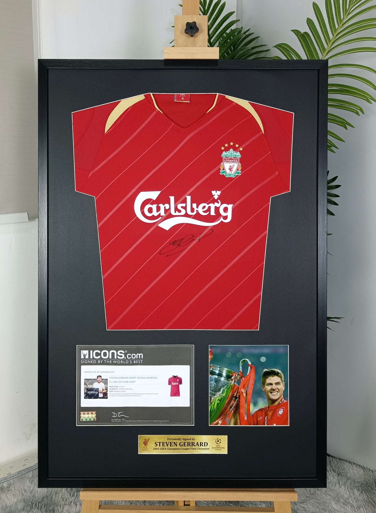 Liverpool FC STEVEN GERRARD Football Club Autographed Jersey with Standard Design Framed 000026
