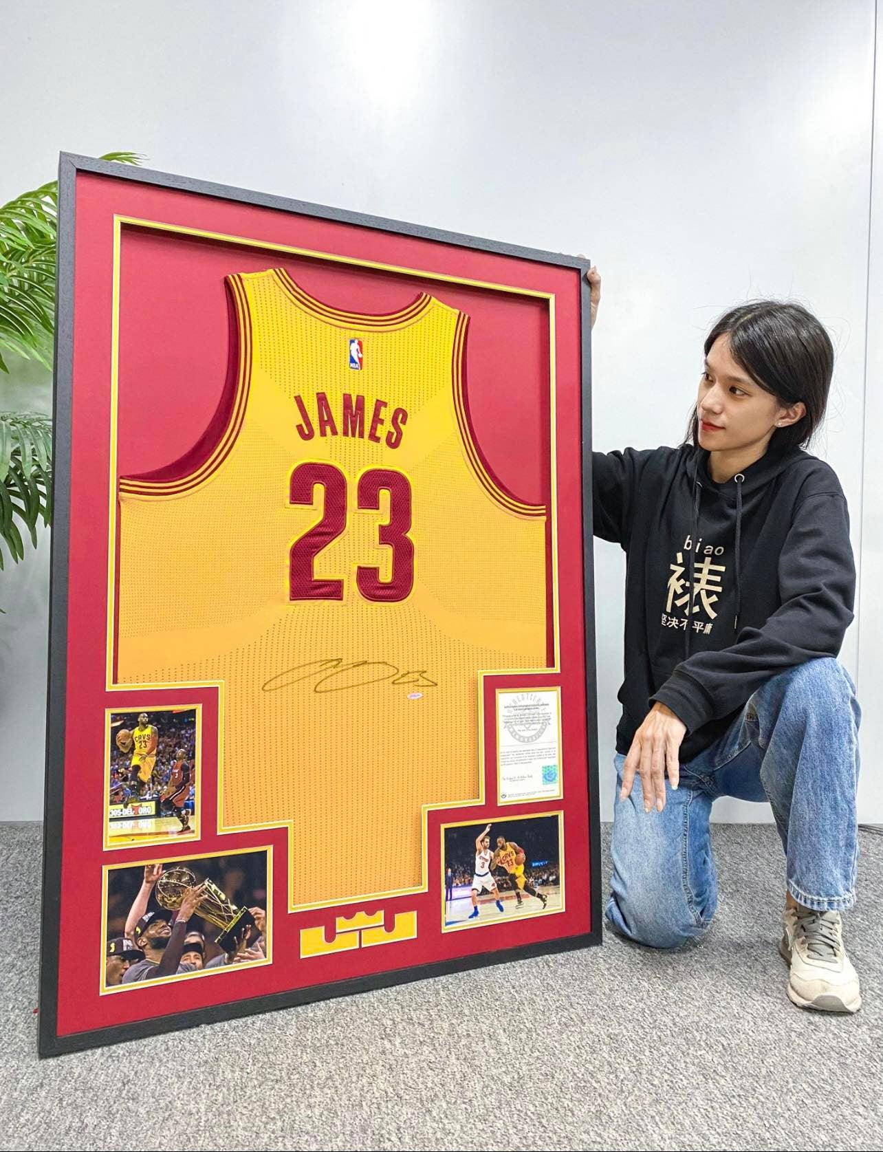 Cleveland Cavaliers LeBron James Autographed Jersey with Personalized Custom Design Framed  000034