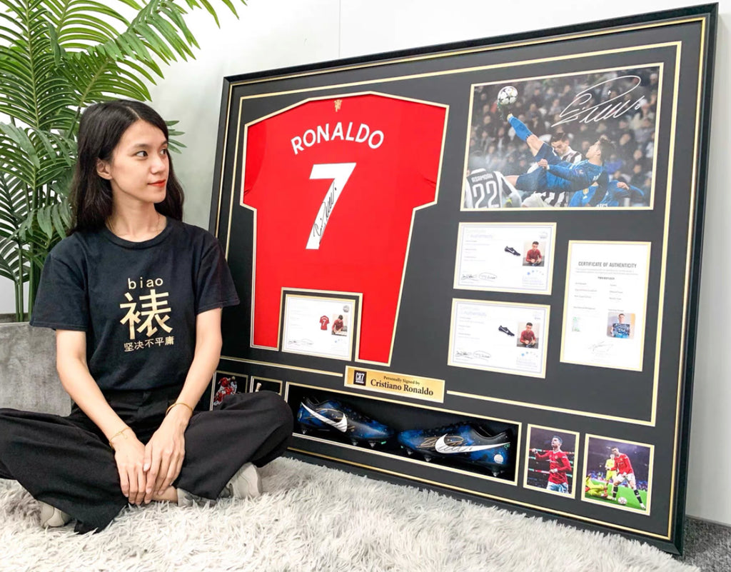 Manchester United Cristiano Ronaldo Autographed Jersey with Personalized Custom Design Framed 000017