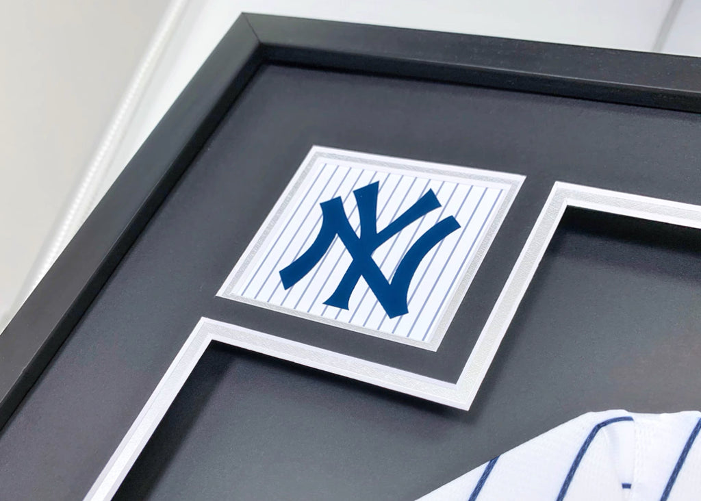 New York Yankees Mariano Rivera baseball uniform Autographed Jersey with Personalized Custom Design Framed 00002