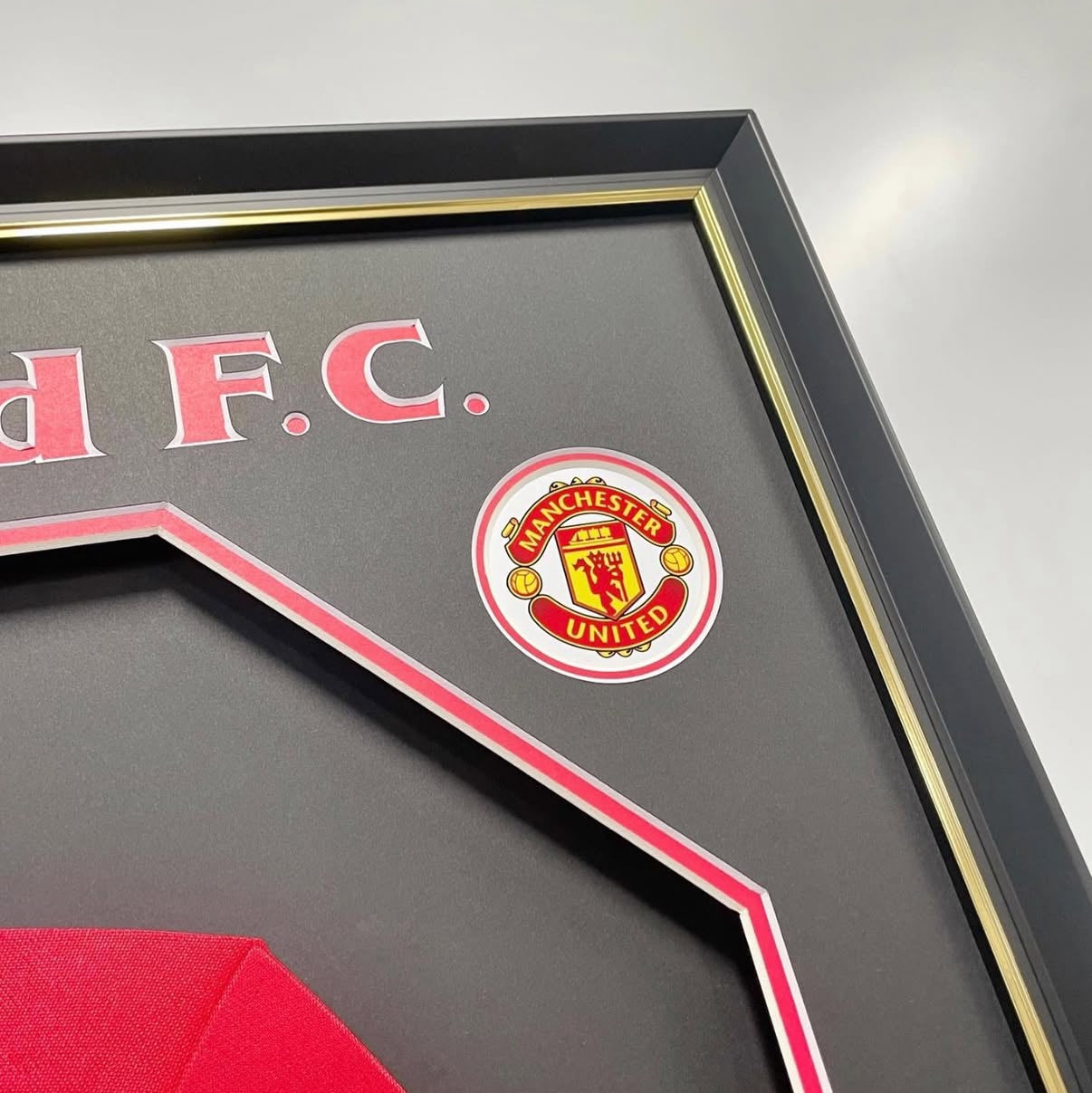 Manchester United Autographed Jersey with Personalized Custom Design Framed 000032
